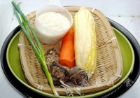 玉米胡萝卜香菇粥的做法