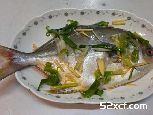 酸菜金鲳鱼的做法