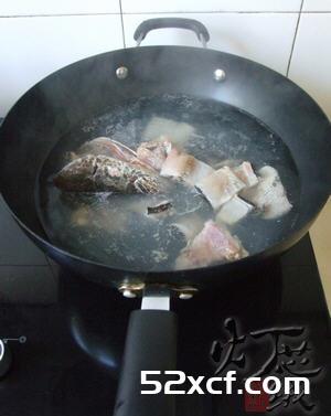 黑鱼木耳豆腐汤的做法
