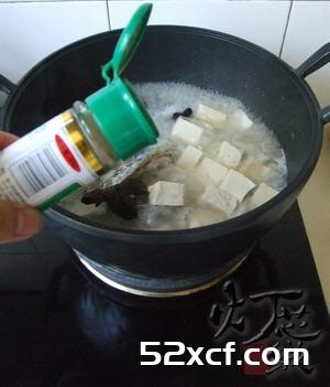 黑鱼木耳豆腐汤的做法