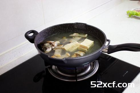 豆腐鱼汤的做法