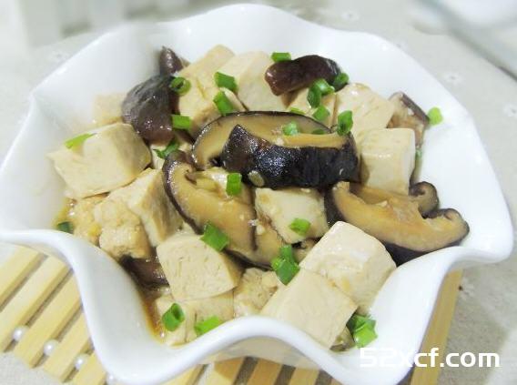 香菇炖豆腐的做法