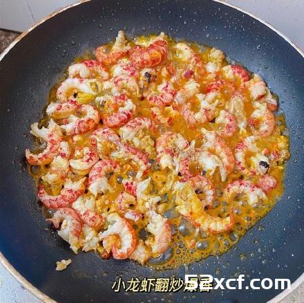小龙虾炒螺蛳粉