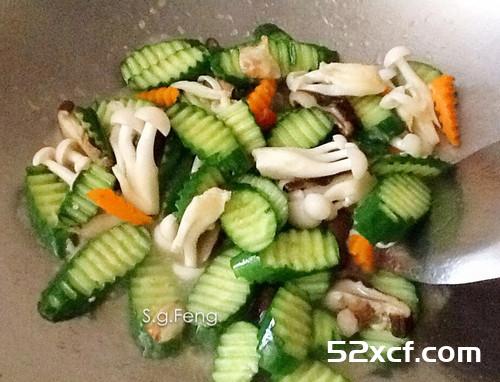 海鲜菇炒小黄瓜的做法