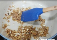 菇菇小森林肉燥饭的做法