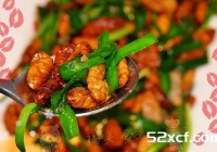 韭菜炒蚕蛹的做法