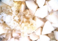 雪梨柿饼煮汤圆的做法