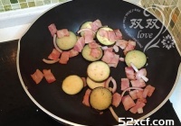 茄子培根蛋饼的做法