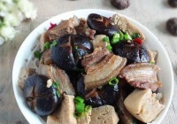 香菇五花肉烧冻豆腐的做法教