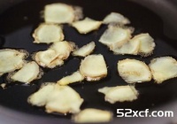 黑啤酒麻油鸡肉饭的做法
