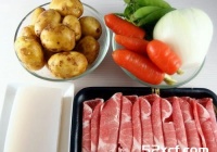 马铃薯胡萝卜炖猪肉的做法