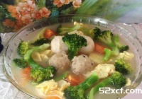 上汤肉丸西兰花的做法