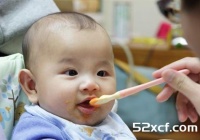怎么预防宝宝过敏？4个月时添加副食品