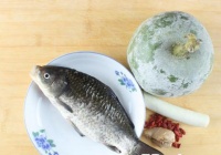 冬瓜鲫鱼汤氽羊肉丸子的做法