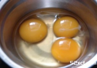 蛋黄莲蓉月饼的家常做法