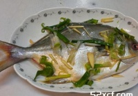 酸菜金鲳鱼的做法