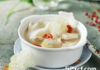 椰肉银耳鸡汤的做法