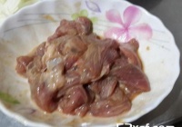 沙茶咖哩猪肉炒面的做法