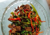 辣椒香菜炒牛肉的做法
