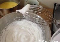 无油低糖的香蕉优酪乳戚风蛋糕