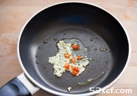 泰式打抛皮蛋猪肉松的做法