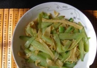 黄瓜炒油皮的做法