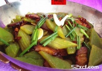 干锅莴笋腊肉的做法