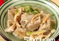 墨鱼排骨汤的做法