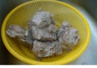 猪骨土豆汤的做法