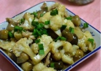 肉丝草菇炒花菜的做法