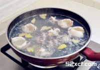 小墨鱼炖豆腐下奶