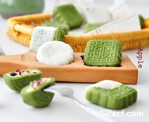 绿豆沙蔓越莓冰皮月饼做法