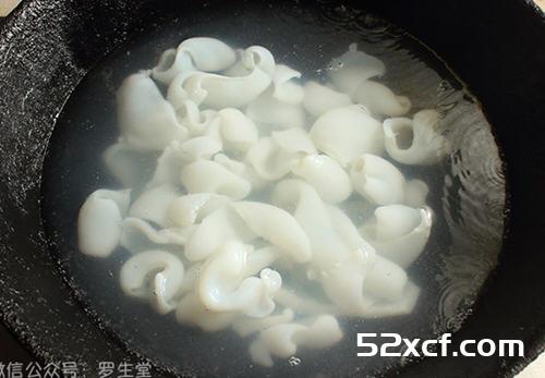 碧绿花枝片配软炸墨鱼头的做法