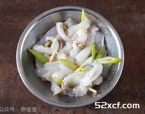 碧绿花枝片配软炸墨鱼头的做法