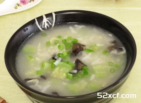 丝瓜木耳虾皮粥的做法