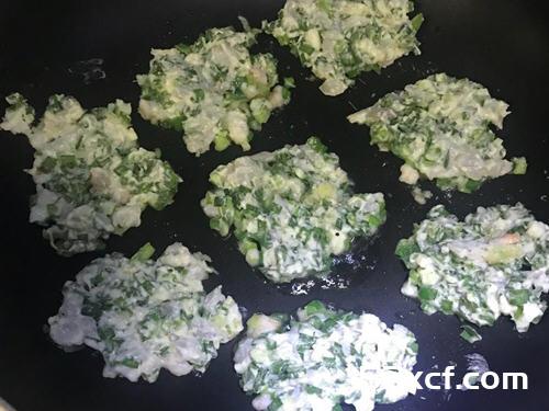 韭菜青葱虾仁煎饼的做法