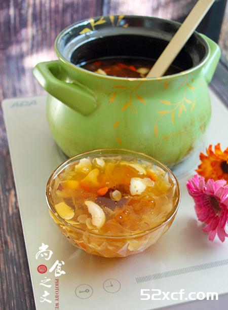用电陶炉炖桃胶雪莲子银耳