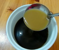 姜汁核桃炖蛋的做法
