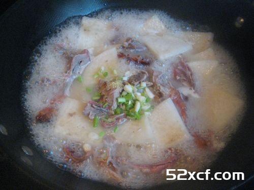 烤鸭架子萝卜汤的做法