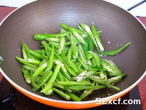 尖椒炒大闸蟹的做法