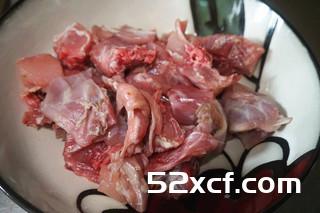 干果青笋兔肉的做法