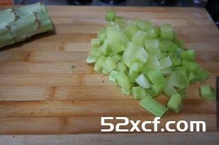 干果青笋兔肉的做法