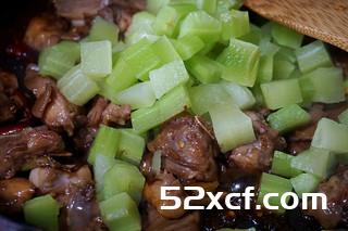 干果青笋兔肉的做法