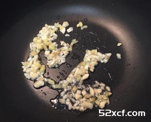 咸蛋黄炒丝瓜的做法