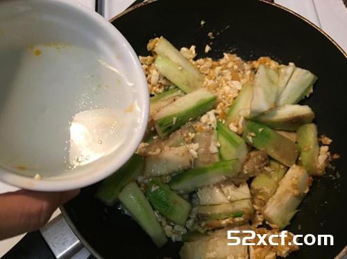 咸蛋黄炒丝瓜的做法