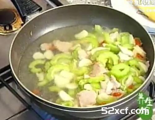 山药枸杞煲苦瓜的做法