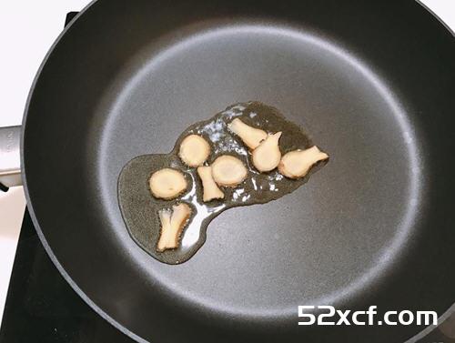 三杯杏鲍拌玉米笋的做法
