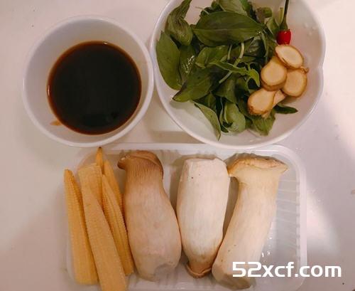 三杯杏鲍拌玉米笋的做法