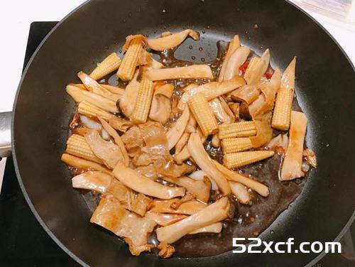 三杯杏鲍拌玉米笋的做法
