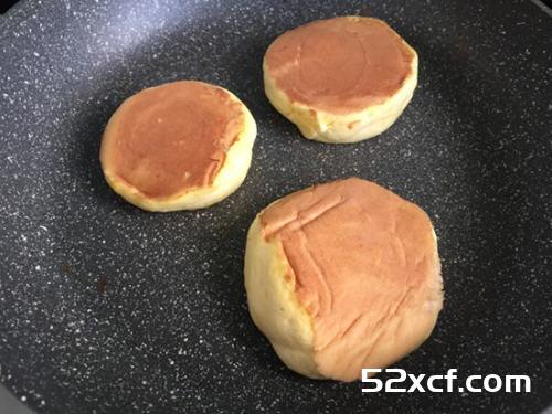 平底锅做无油少糖厚松饼